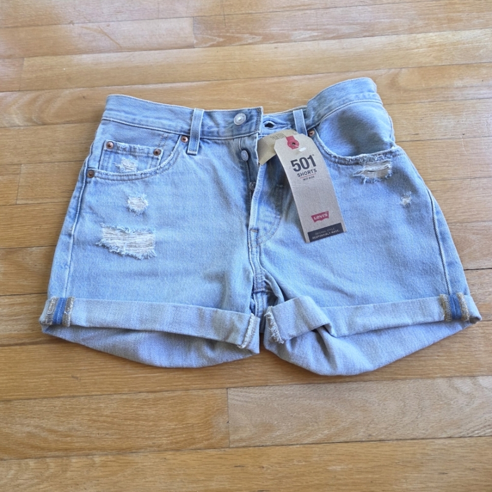 Levi's Women's Light Blue Denim Shorts Size 26 NWT